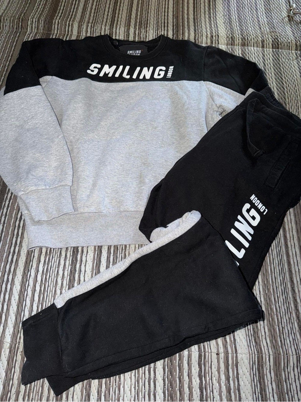 SmilingBear Black & Gray Colorblock Sweatshirt and Joggers Set